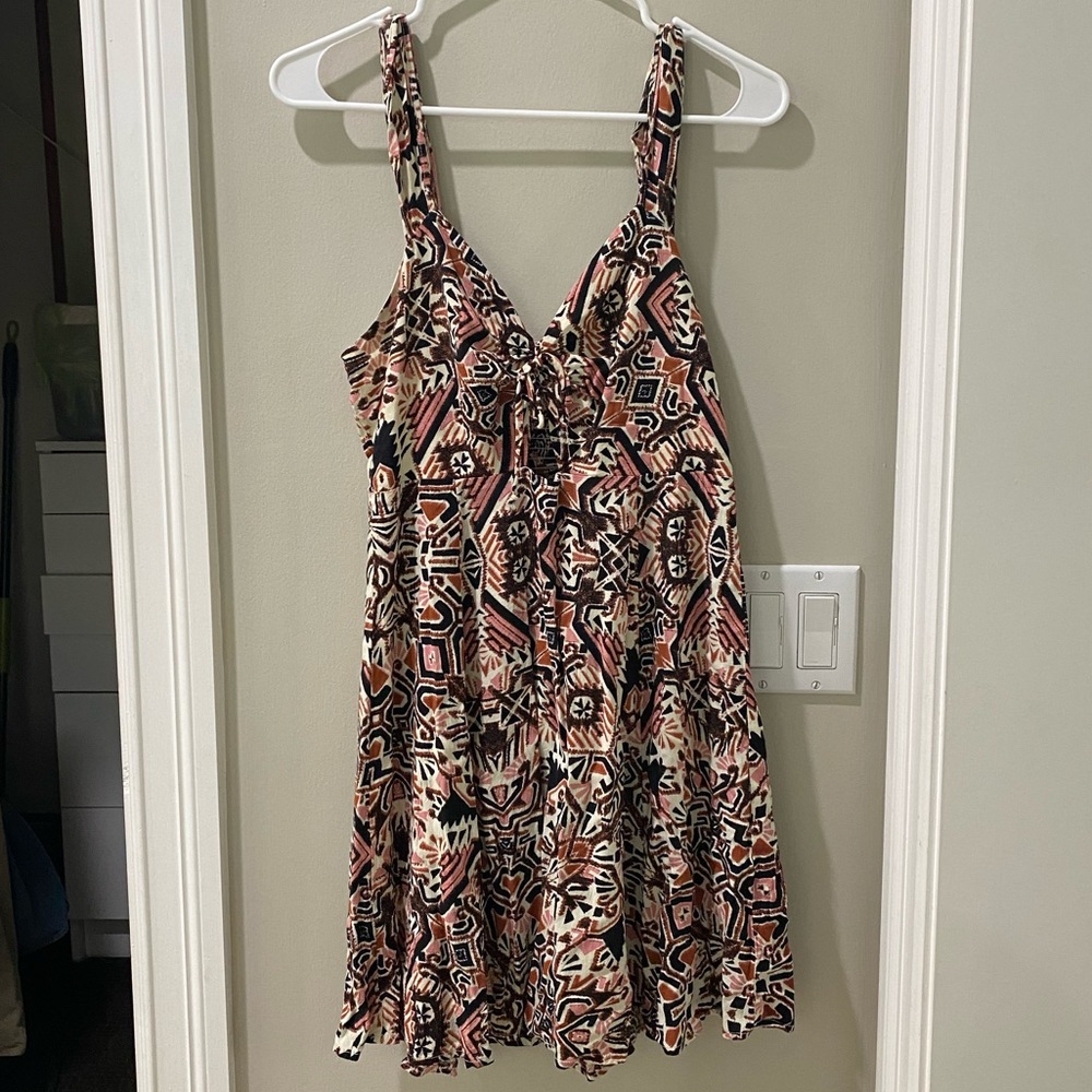 Summer dress with keyhole front